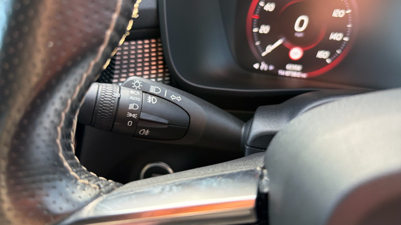 Volvo Xc40 2.0 T5 R DESIGN Pro 5dr AWD Geartronic Petrol Estate